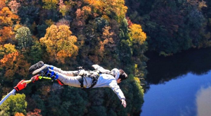 วิวสวยในมุมสูง สะพานแขวนริวจิน (Ryujin Suspension Bridge)