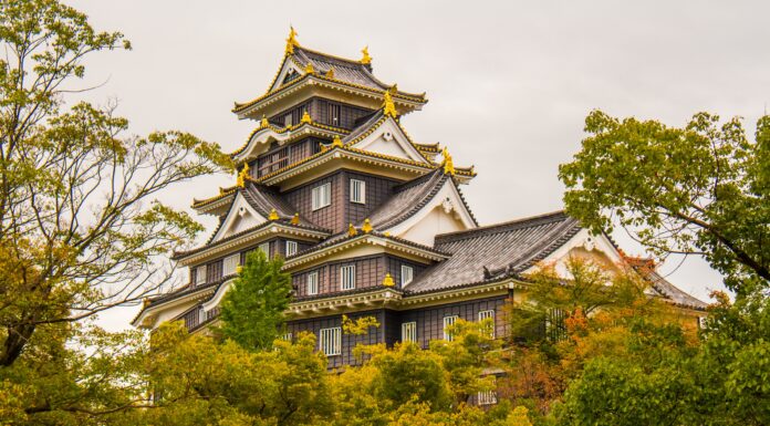 ปราสาท Okayama ปราสาทอีกาที่มีประวัติศาสตร์อันยาวนาน