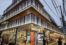 ร้านค้าทาเคยะ (Takeya Discount Store)