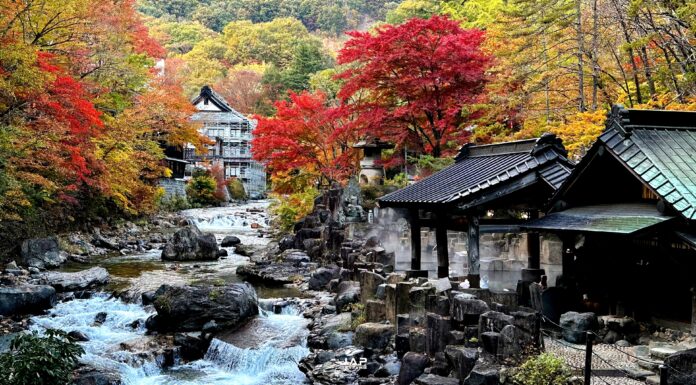 ใบไม้เปลี่ยนสี Takaragawa Onsen