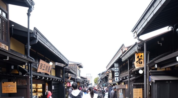 Takayama ตะลอน กิน เที่ยว ย่านเมืองเก่า ในบรรยากาศย้อนยุค