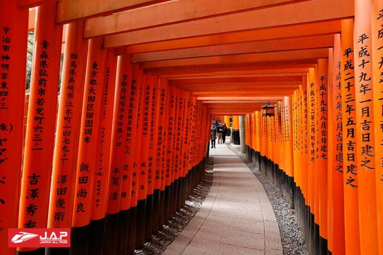 ศาลเจ้าฟุชิมิ อินาริ (Fushimi Inari Shrine) เกียวโต