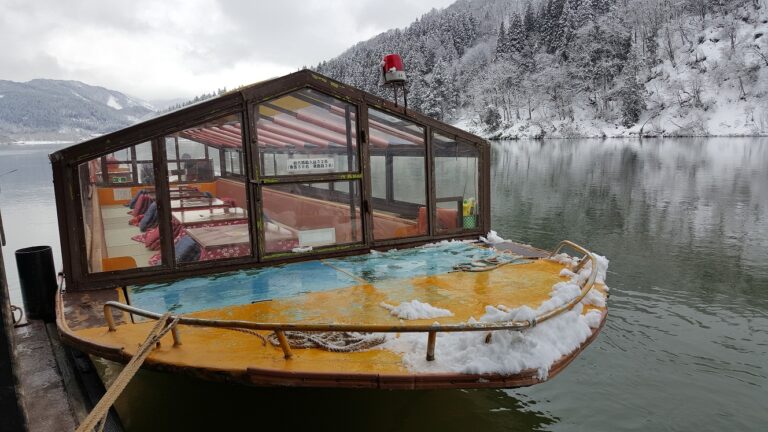 ล่องเรือในแม่น้ำโมกามิ Mogami River Boat Ride Yamagata