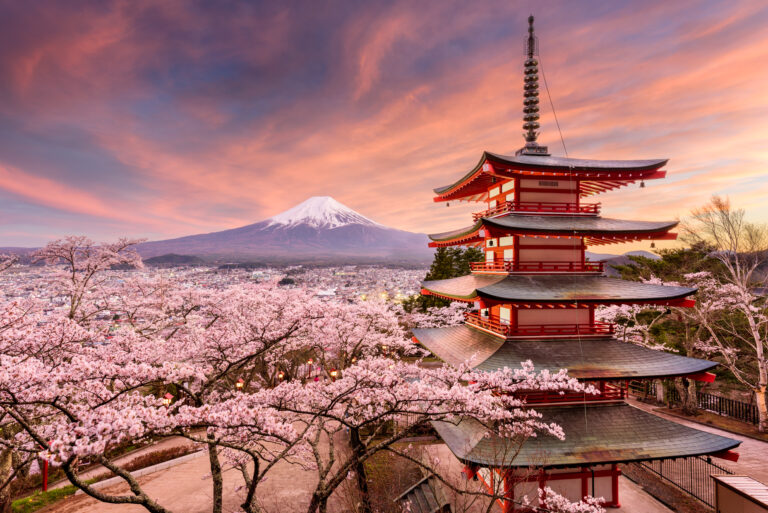 เจดีย์ชูเรโต (Chureito Pagoda) ชมวิวเจดีย์คู่ภูเขาไฟฟูจิไปพร้อมกับซากุระบาน