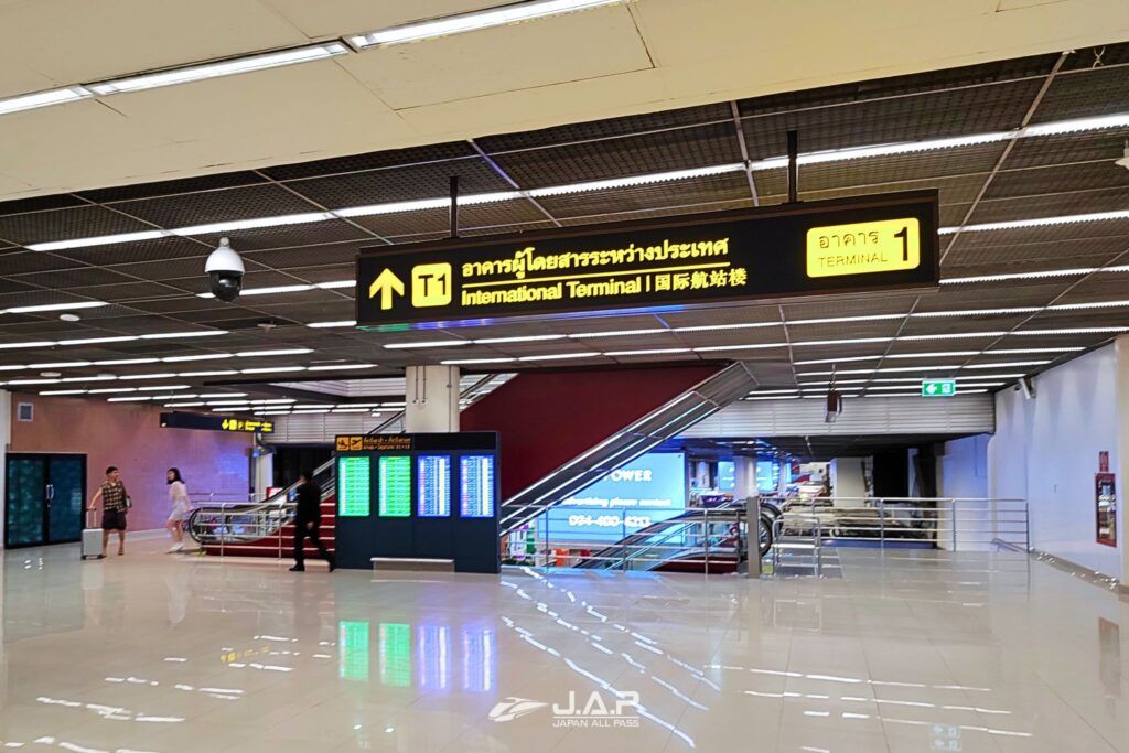 Don Mueang Airport walkway 5