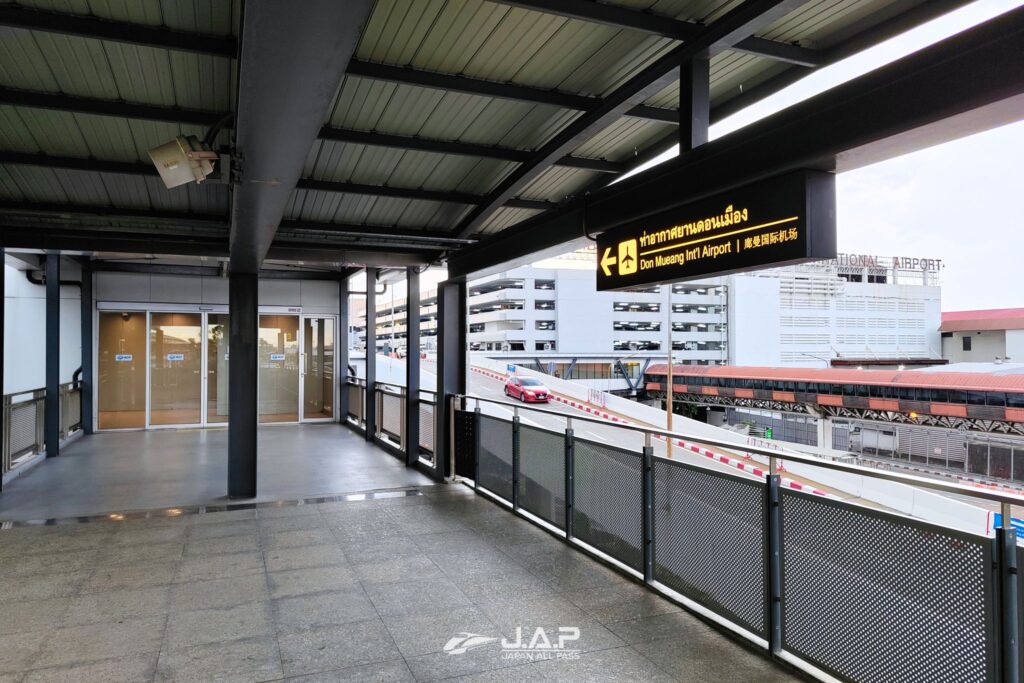 Don Mueang Airport walkway from station