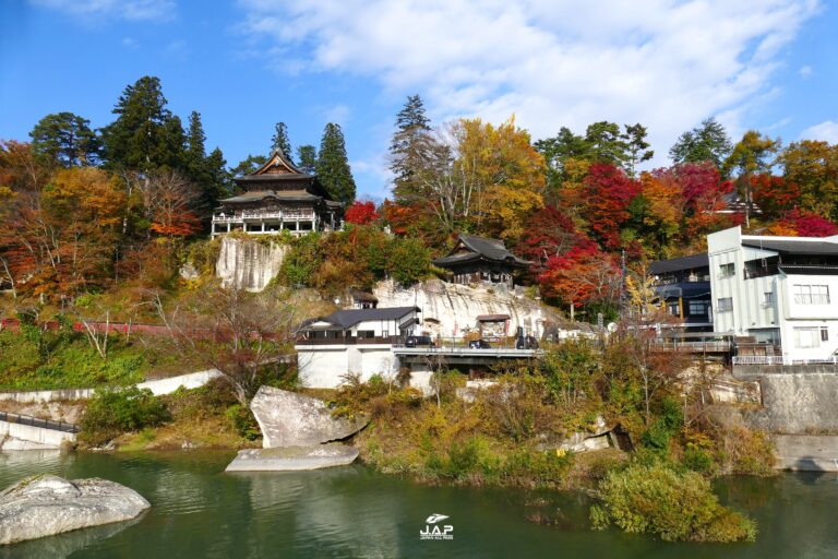 ใบไม้เปลี่ยนสีวัด Enzou-ji 