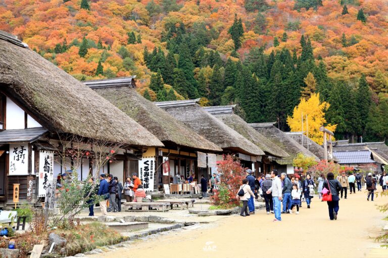 ใบไม้เปลี่ยนสีหมู่บ้านโบราณ Ouchijuku