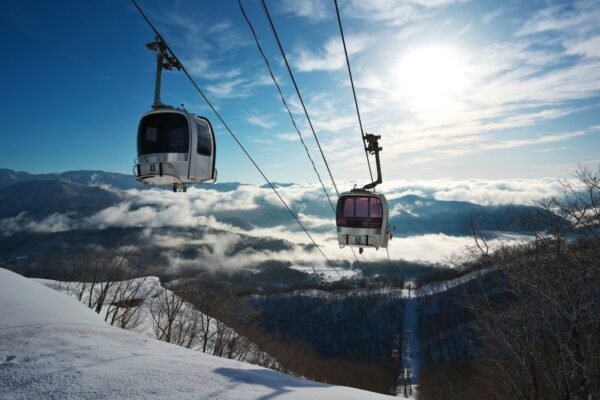 สกีรีสอร์ท และบัตรโดยสารลิฟต์ 1 วัน (Hakuba Iwatake Snowfield) - Image 2