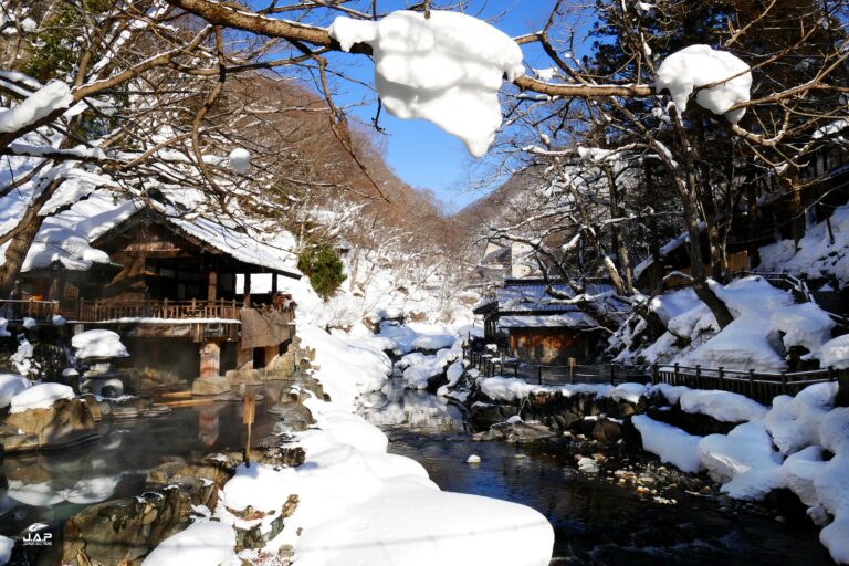 ออนเซ็นกลางแจ้ง Takaragawa Onsen 